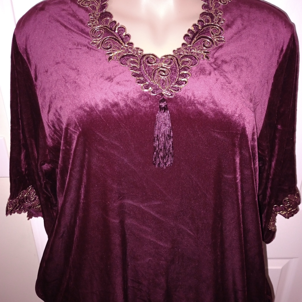 Red Caftan - Picture 3 of 9